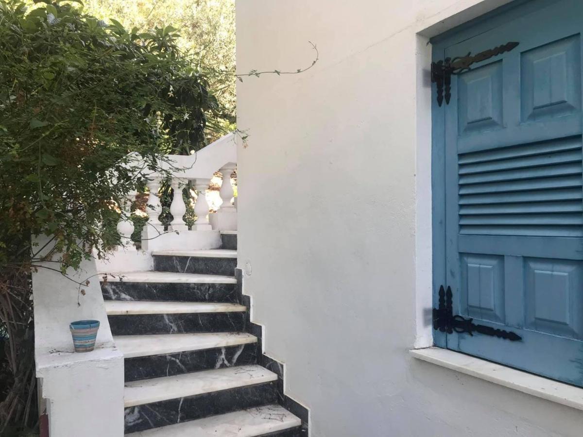 Loula Ii Poros Town